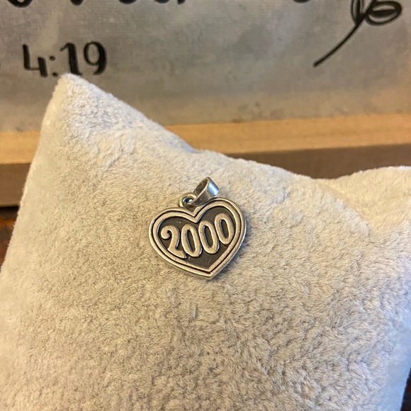 James Avery Jewelry - Retired James Avery year 2000 charm